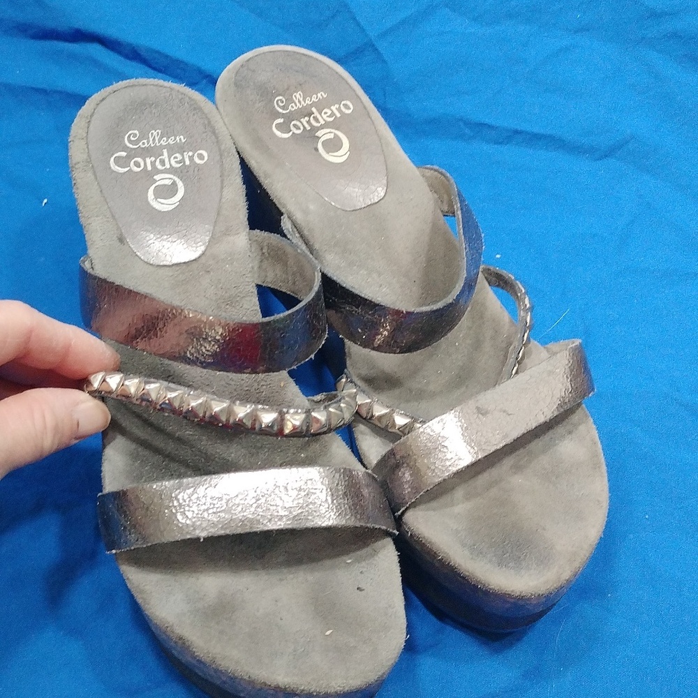 Colleen Cordero Silver Leatuer And Wood Women's Sandals